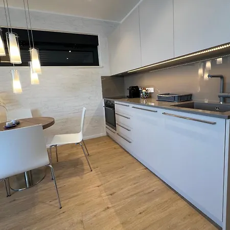 Infinity N5 Brzet * Omiš